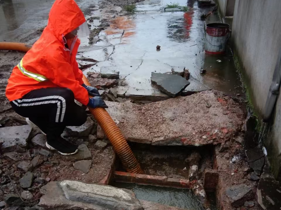 饶阳专业清理污水池 炜誉市政以规范流程守护城市 “肠道”